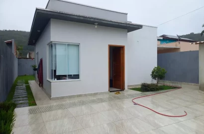 Casa com 2 dormitórios a venda com  67 m² por R$ 498 mil- Massaguaçu- Caraguatatuba/SP