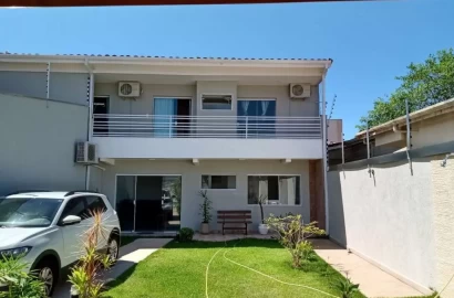 Casa com 3 suítes à venda, 190 m² por R$ 820.000 - Centro - Caraguatatuba/SP